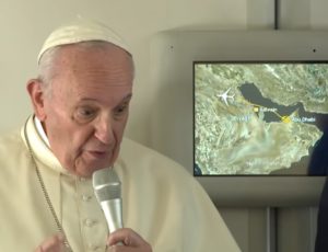 Papst Franziskus: Rückflug von Abu Dhabi.