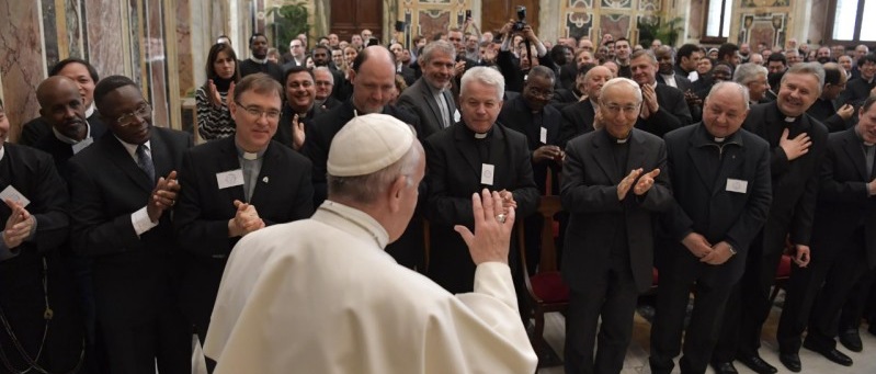 Papst Franziskus fordert von den Moraltheologen, ein „Bewußtsein“ für die „Sünde“ gegen die Erde zu schaffen.