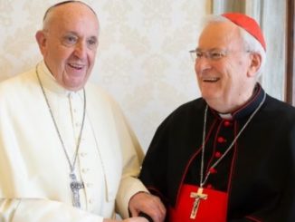 Papst Franziskus mit Kardinal Bassetti, den er zum Vorsitzenden der Italienischen Bischofskonferenz machte, der aber nun aus dem engsten päpstlichen Umfeld angegriffen wird.