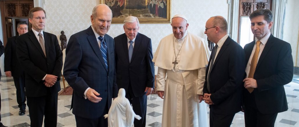 Papst Franziskus mit Russell M. Nelson, dem Oberhaupt der Mormonen, im Vatikan.