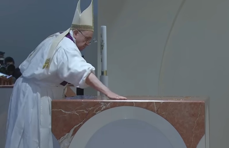 Altarweihe durch Papst Franziskus 
