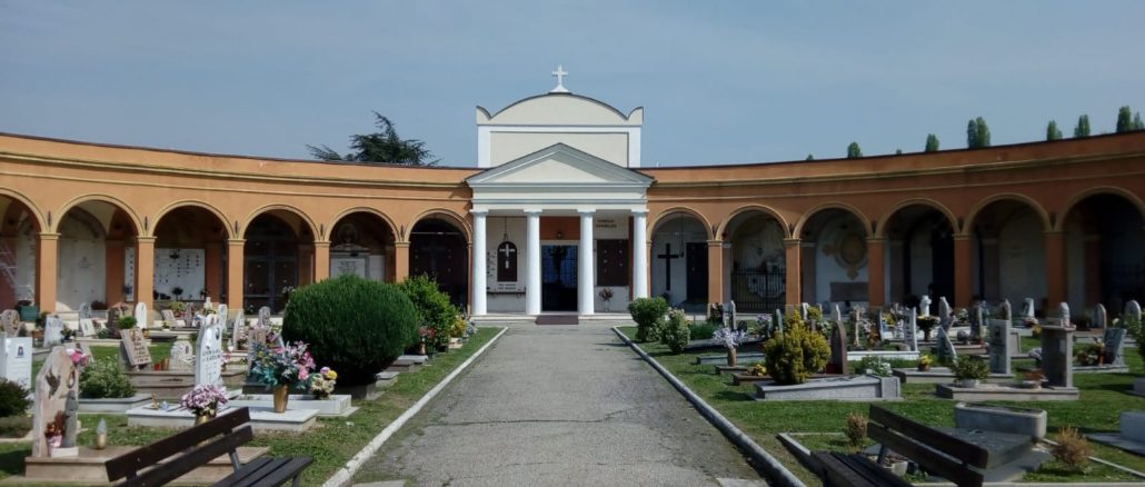Die Friedhofskapelle von Pieve di Cento. Alle christlichen Symbole, auch auf Gräbern, sollen verhüllt werden.