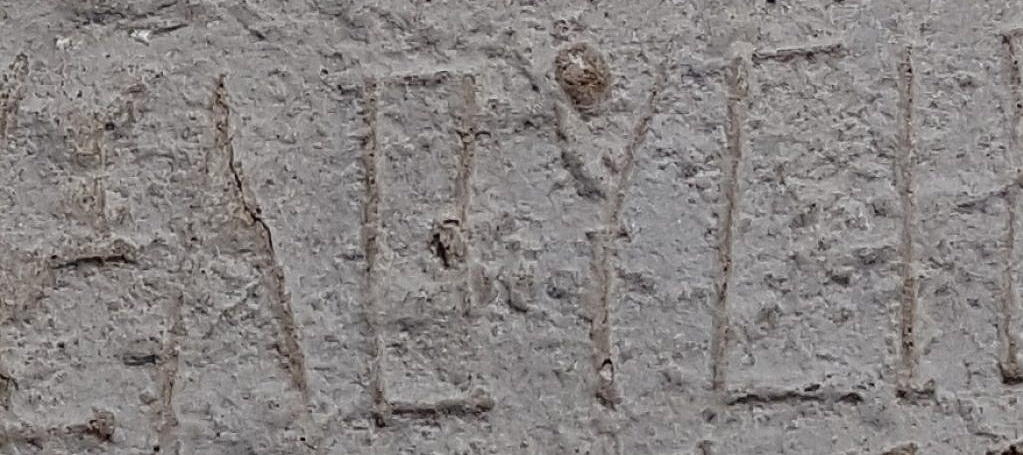 Entdeckte griechische Inschrift mit dem Namen der Stadt Elusa