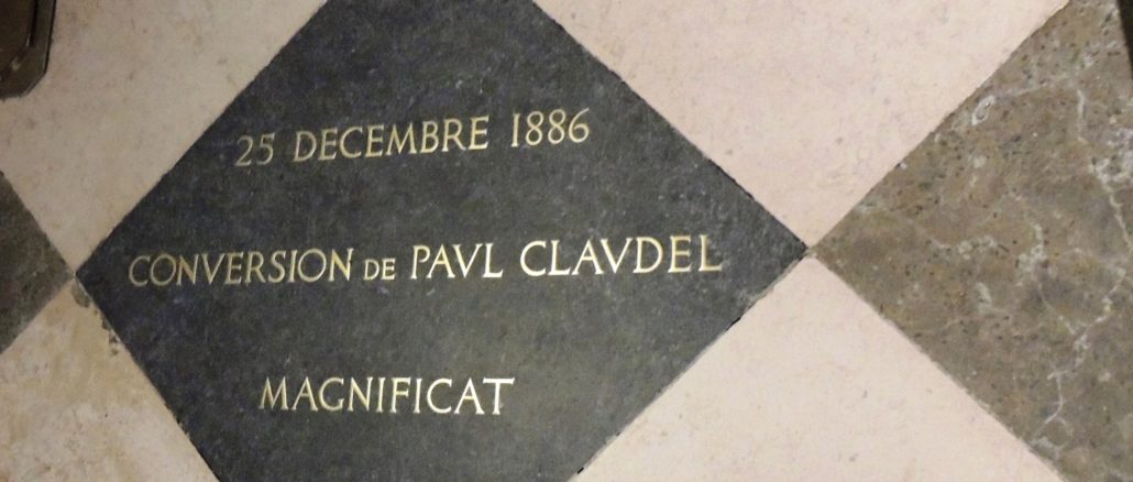 Hinweis in Notre-Dame de Paris auf die Stelle, an der sich Paul Claudel bekehrte.