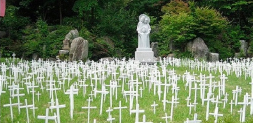 Friedhof der abgetriebene Kinder von Kkottongnae in Südkorea, den Papst Franziskus 2014 besuchte.