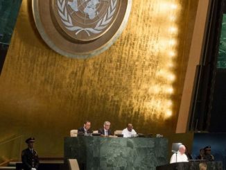 Papst Franziskus 2015 vor der UNO als Festredner, der den Zielen für nachhaltige Entwicklung (2015-2030) den Segen erteilte.