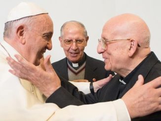 Papst Franziskus mit P. Bartolomeo Sorge SJ.