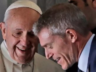Papst Franziskus mit Matteo Bruni, der ab 22. Juli neuer Vatikansprecher wird.