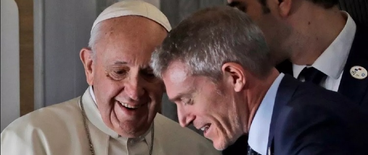 Papst Franziskus mit Matteo Bruni, der ab 22. Juli neuer Vatikansprecher wird.