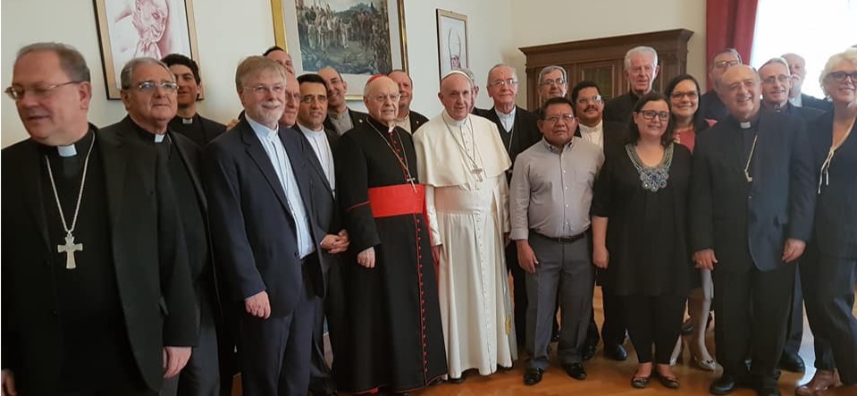 Die im März 2018 von Papst Franziskus eingesetzte Vorsynoden-Kommission, mit den Kardinälen Hummes und Baldisseri an der Spitze.