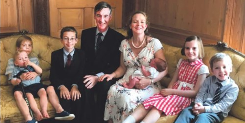 Jacob Rees-Mogg mit Frau und Kindern