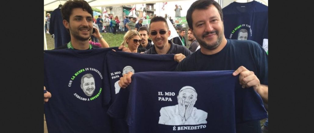 Matteo Salvini (Lega) mit einem zweideutigen T-Shirt.