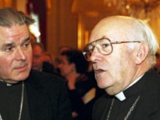 Kardinal Danneels und Bischof Vangheluwe waren in den 90er Jahren für die Buchreihe Reoach 3 für den Religionsunterricht in Flandern verantwortlich.
