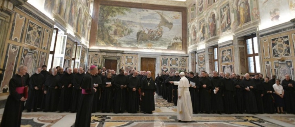 Die Mitglieder des Generalkapitels der Augustiner-Barfüßer bei Papst Franziskus.