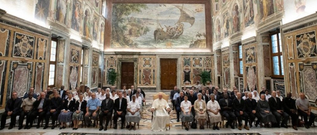 Papst Franziskus mit Vertretern der in Italien gegründeten Missionsorden (30. September 2019).