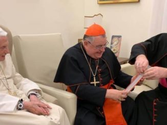 Benedikt XVI. mit Kardinal Duka und Erzbischof Graubner