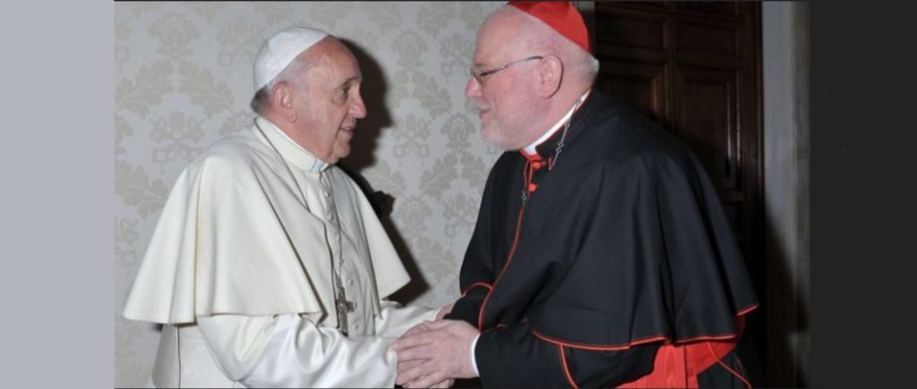 Kardinal Marx, Papst Franziskus: Wer umarmt wen?