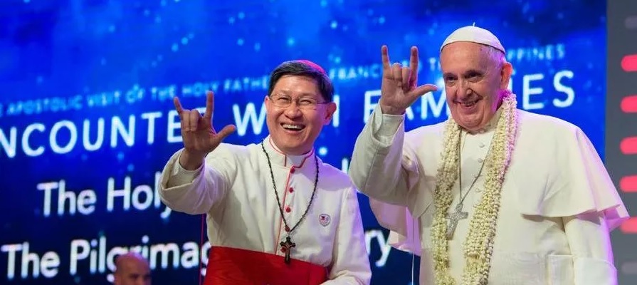 Kardinal Luis Antonio Tagle und Papst Franziskus.