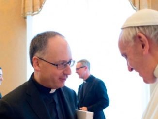 Laut P. Antonio Spadaro wird Franziskus von Katholiken kritisiert, weil er „mit allen“ den Dialog sucht.