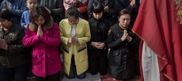 Auf Chinas Katholiken rollt eine neue Repressionswelle zu – doch im Vatikan stellt man sich taub.