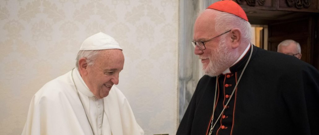 Papst Franziskus mit Kardinal Marx: Der Hausherr im Münchner Palais Holnstein ist ein Machtmensch, doch den Ton gibt Papst Franziskus an (mit Kardinal Kasper als Berater).