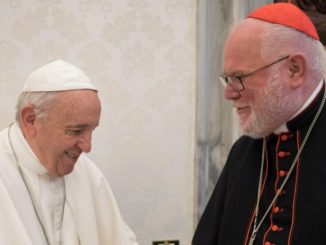 Papst Franziskus mit Kardinal Marx: Der Hausherr im Münchner Palais Holnstein ist ein Machtmensch, doch den Ton gibt Papst Franziskus an (mit Kardinal Kasper als Berater).