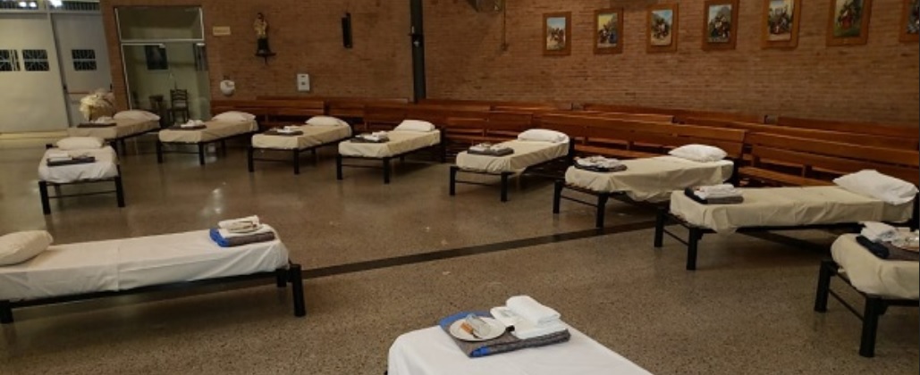 Im Erzbistum Buenos Aires wurden mehr als 30 Kirchen präventiv in Notunterkünfte für ältere Menschen und Obdachlose umgewandelt, die keine Möglichkeit haben die wegen des Coronavirus gegen sie verhängte häusliche Quarantäne einzuhalten.
