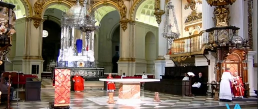 Coronawahn: Polizei unterbrach Karfreitagsliturgie in der Kathedrale von Granada – weil sich 20 Glubige in der großen Kirche aufhielten.