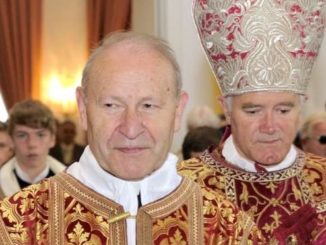 Pater Franz Schmidberger tritt als Regens des Priesterseminars der Piusbruderschaft in Zaitzkofen ab und tritt in den Ruhestand.