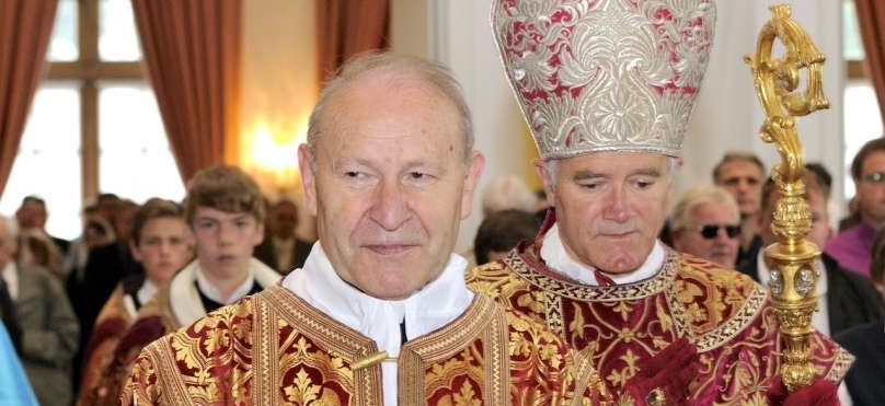Pater Franz Schmidberger tritt als Regens des Priesterseminars der Piusbruderschaft in Zaitzkofen ab und tritt in den Ruhestand.