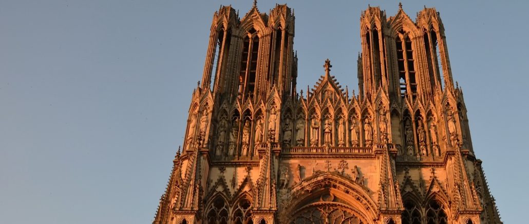 Kathedrale von Reims: Acht Tage Zeit gab der Staatsrat der französischen Regierung, um das Verbot öffentlicher Gottesdienste aufzugeben.