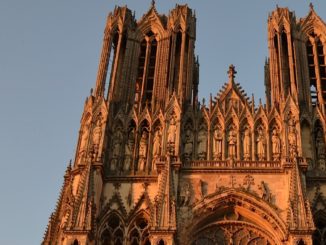 Kathedrale von Reims: Acht Tage Zeit gab der Staatsrat der französischen Regierung, um das Verbot öffentlicher Gottesdienste aufzugeben.