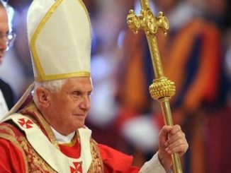 Benedikt XVI. gab in seiner Weihnachtsansprache 2005 bekannt, einer anderen Lesart des Zweiten Vatikanischen Konzils den Vorzug zu geben.
