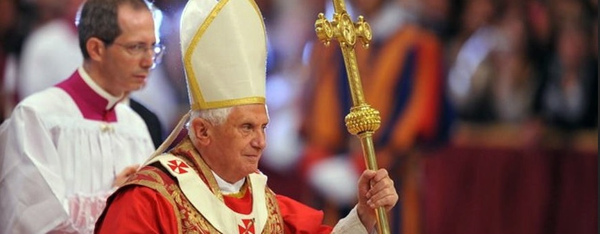 Benedikt XVI. gab in seiner Weihnachtsansprache 2005 bekannt, einer anderen Lesart des Zweiten Vatikanischen Konzils den Vorzug zu geben.