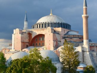 Seit Freitag ist die Hagia Sophia wieder eine Moschee und die christlichen Symbole wurden überdeckt.