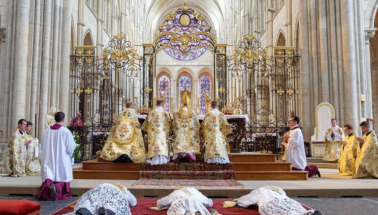 Priesterweihen der FSSP in der Kathedrale von Laon/Frankreich am 28. Juni 2020