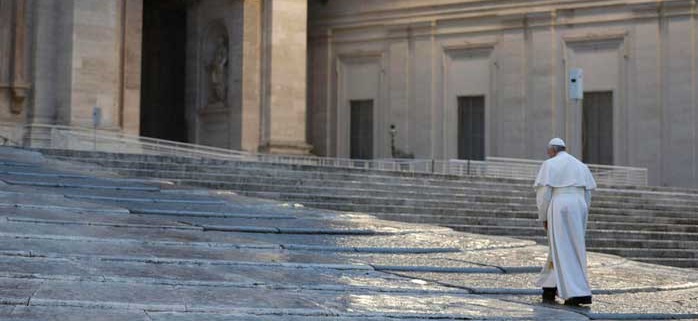 „Das historische Bild eines einsamen und besiegten Papstes in der Leere eines gespenstischen Petersplatzes.“