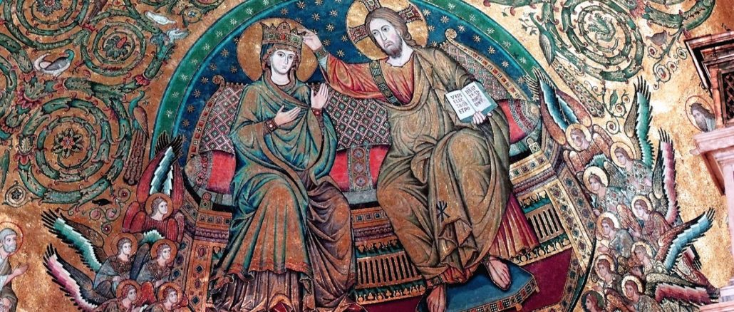 Krönung Mariens im Himmel (Santa Maria Maggiore, 1296). Die älteste bekannte Krönungsdarstellung findet sich in Quenington (England) von 1140.