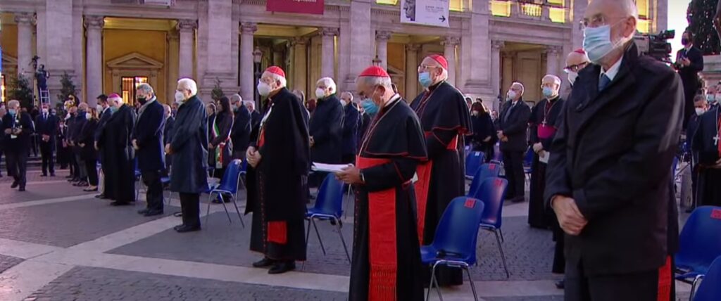 Teilnehmer des interreligiösen Treffens auf dem Kapitolsplatz, 4.v.r. Italiens Staatspräsident Mattarella.