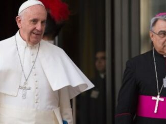 Papst Franziskus mit Bischof Marcello Semeraro