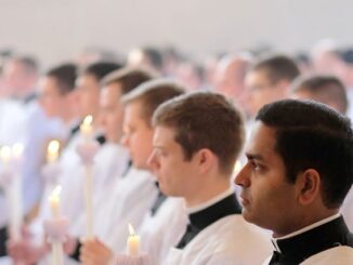 Seminaristen des Priesterseminars St. Petrus in Wigratzbad (Petrusbruderschaft) empfinden im Februar 2020 die niederen Weihen.