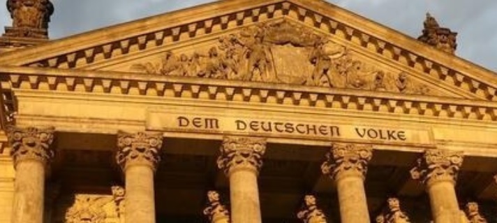 Der Bundestag diskutiert heute das dritte Bürgerschutzgesetz: Geht es darin aber um Bürgerschutz oder um Ermächtigung?