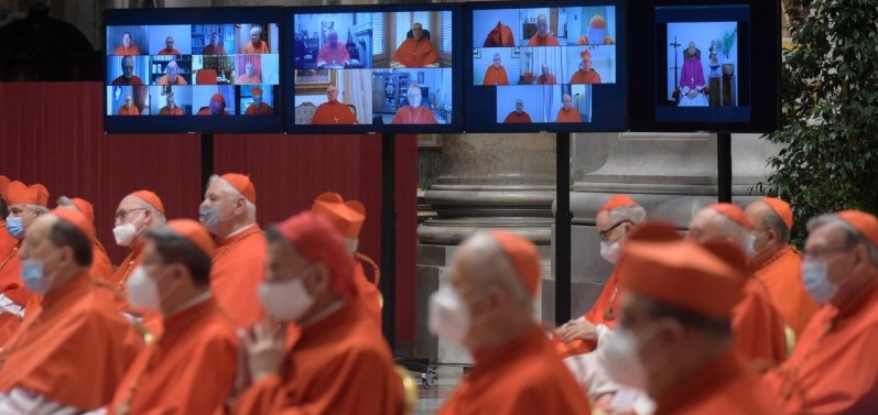 Papst Franziskus kreierte am Samstag 13 neue Kardinäle in bizarrem Rahmen.