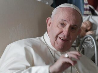 Papst Franziskus ist corona-frei, wie ein erneuter Coronatest ergab.