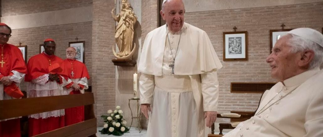 Benedikt XVI. mit Papst Franziskus und neuen Kardinälen im Kloster Mater Ecclesiae.