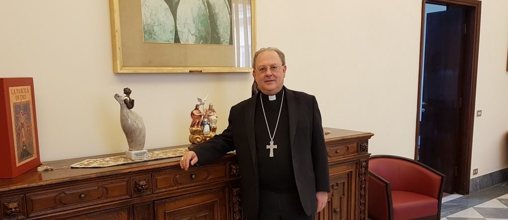Erzbischof Fabio Fabene, bisher Untersekretär der Bischofssynode, wurde zum Sekretär der Heiligsprechungskongregation ernannt.