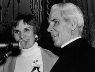 Nellie Gray, die Gründerin der Initiative Marsch für das Leben, zusammen mit Erzbischof Fulton Sheen vor dem March for Life 1977.