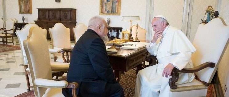 Enzo Bianchi mit Papst Franziskus, als ihn dieser am 23. Juni 2014 empfing.