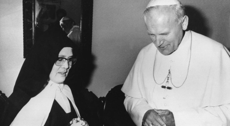 Begegnung von Papst Johannes Paul II. mit Sr. Lucia dos Santos 1982 in Fatima.