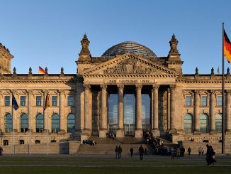 Der Bundestag verabschiedetete eine Einschränkung der Grundrechte der Bürger in einem Ausmaß, wie es seit Kriegsende nicht der Fall war. Warum? Wofür?